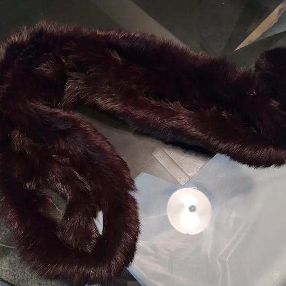 Two Rabbit Fur Collars - Picture 4 of 11